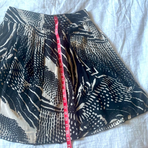 Mix Nouveau • Beautiful Skirt With a Unique Design - Picture 6 of 7